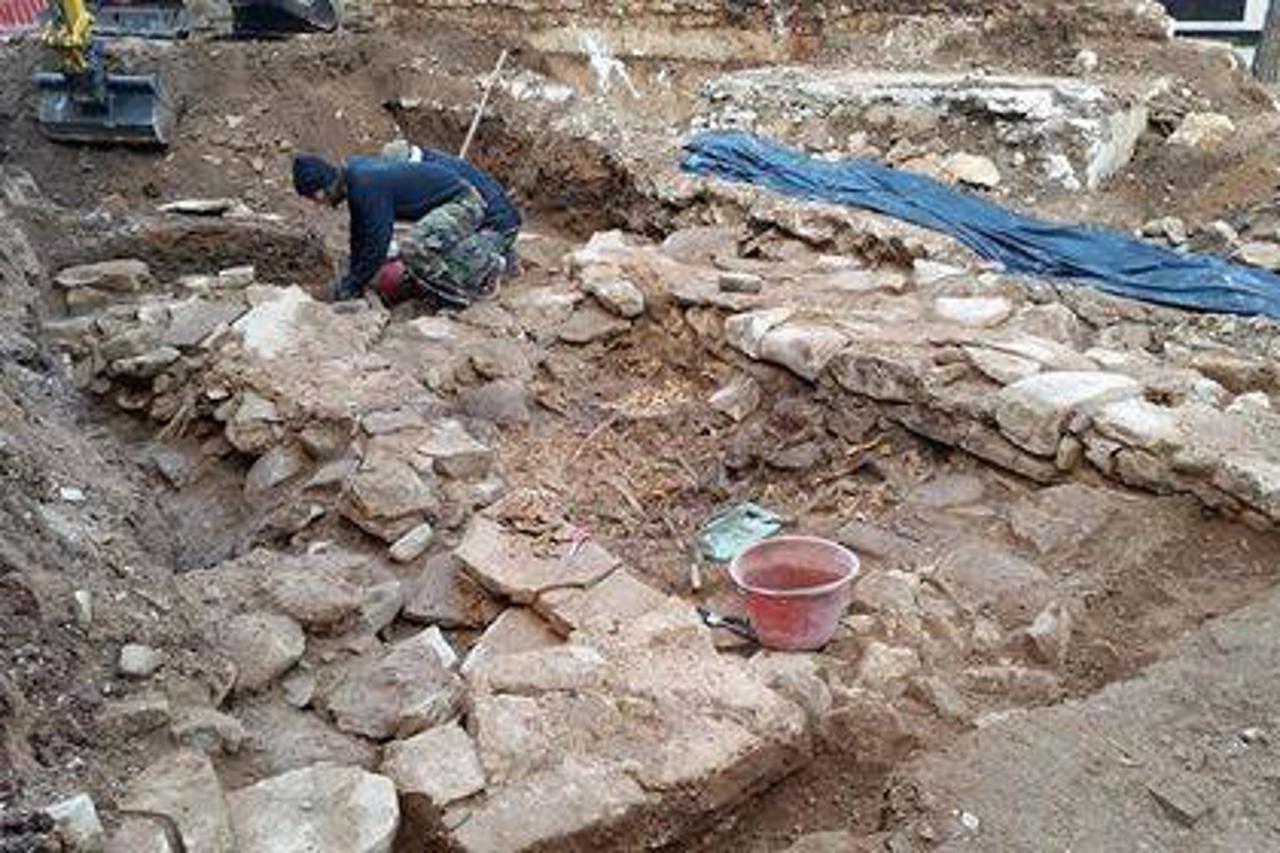 Masovna grobnica u Novigradu