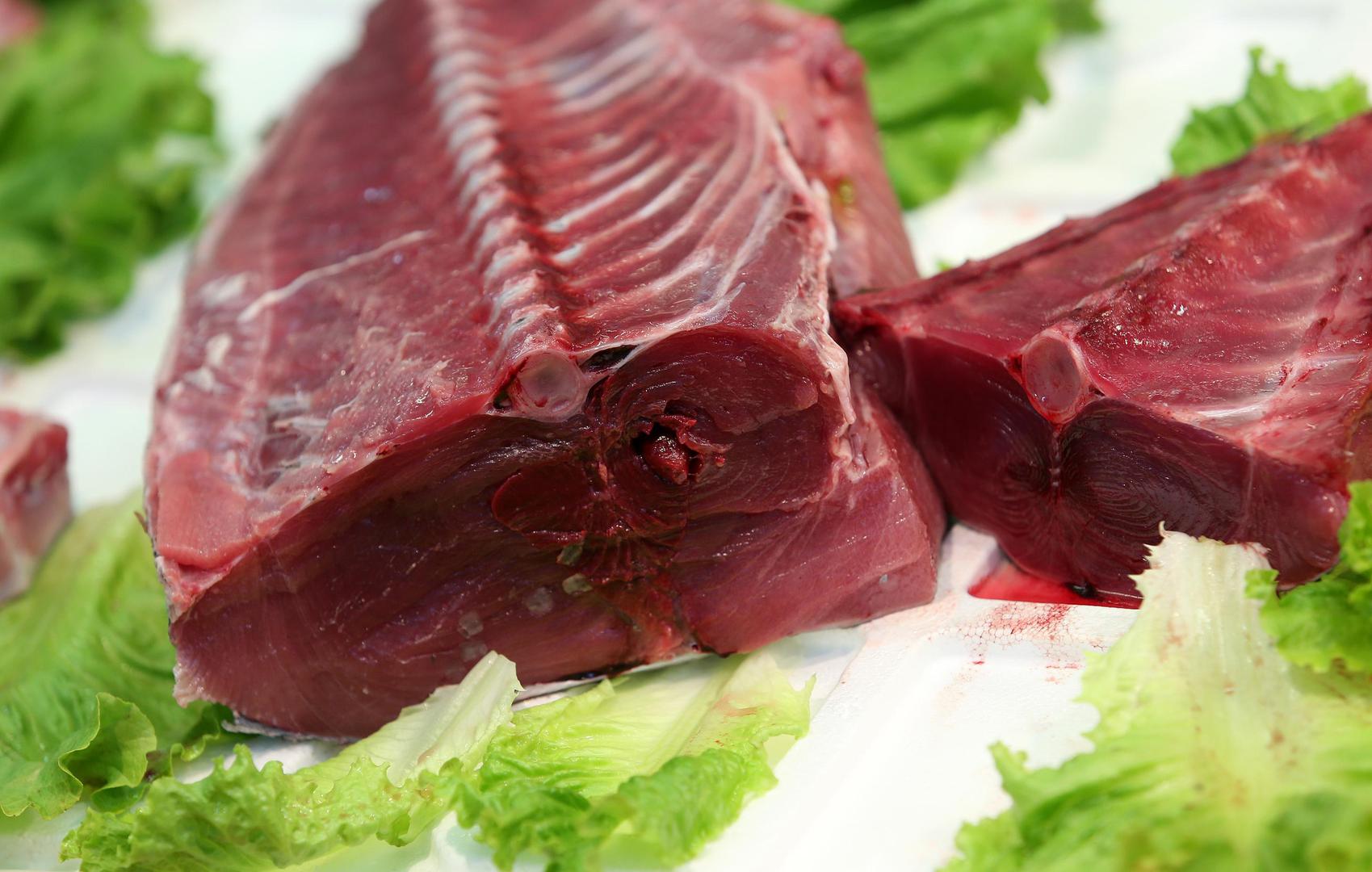 Riba – Tuna sadrži 95 mikrograma selena po serviranju, iverak 47, a sardine 45.