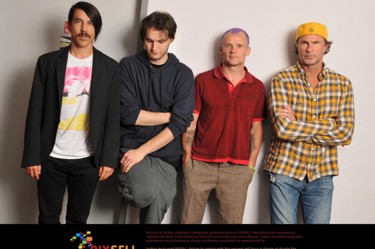 red hot chilli peppers (1)
