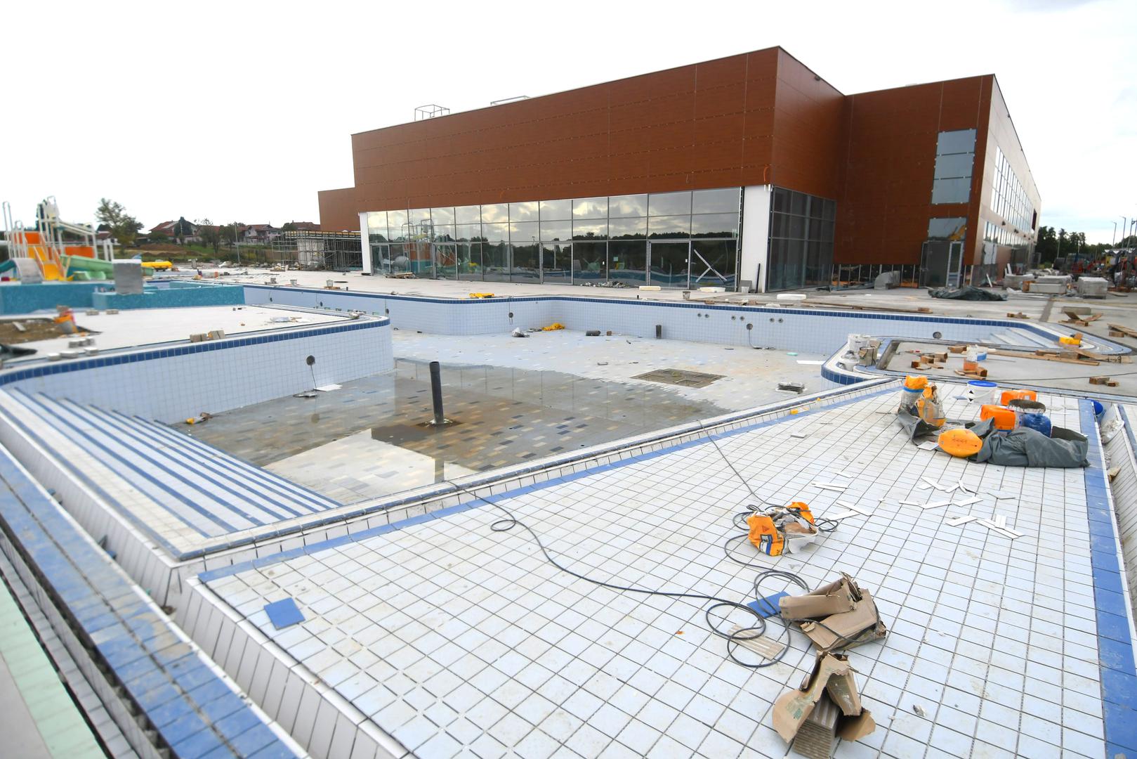 Završetkom projekta vrijednog 42 milijuna eura Bjelovar bi tako trebao dobiti novi veliki sportski, rekreacijski i turistički kompleks, a iako službeni datum otvaranja još nije potvrđen, želja gradske uprave je da Wellovar prve posjetitelje primi već 29. rujna, na Dan grada.