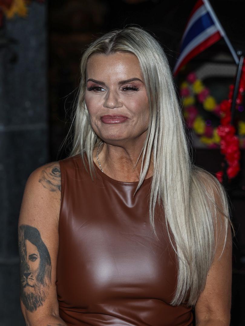 U svojoj kolumni pisala je kako se osjećala kad je vidjela svoju fotografiju s plaže, snimljenu prošlo ljeto. - Mrzila sam te fotke. Iskreno osjećala sam se užasno i odvratno. Od tada sam izgubila oko 20 kilograma, a trebam izgubiti još desetak. Čeka me dug put - napisala je u svojoj kolumni bivša pjevačica.