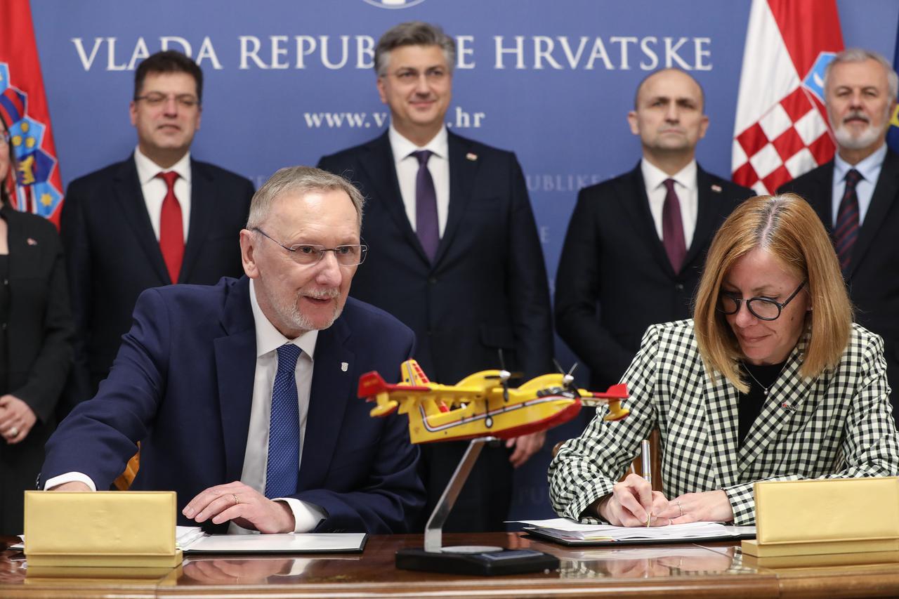Zagreb: Potpisani ugovori o nabavi dva zrakoplova za gašenje požara
