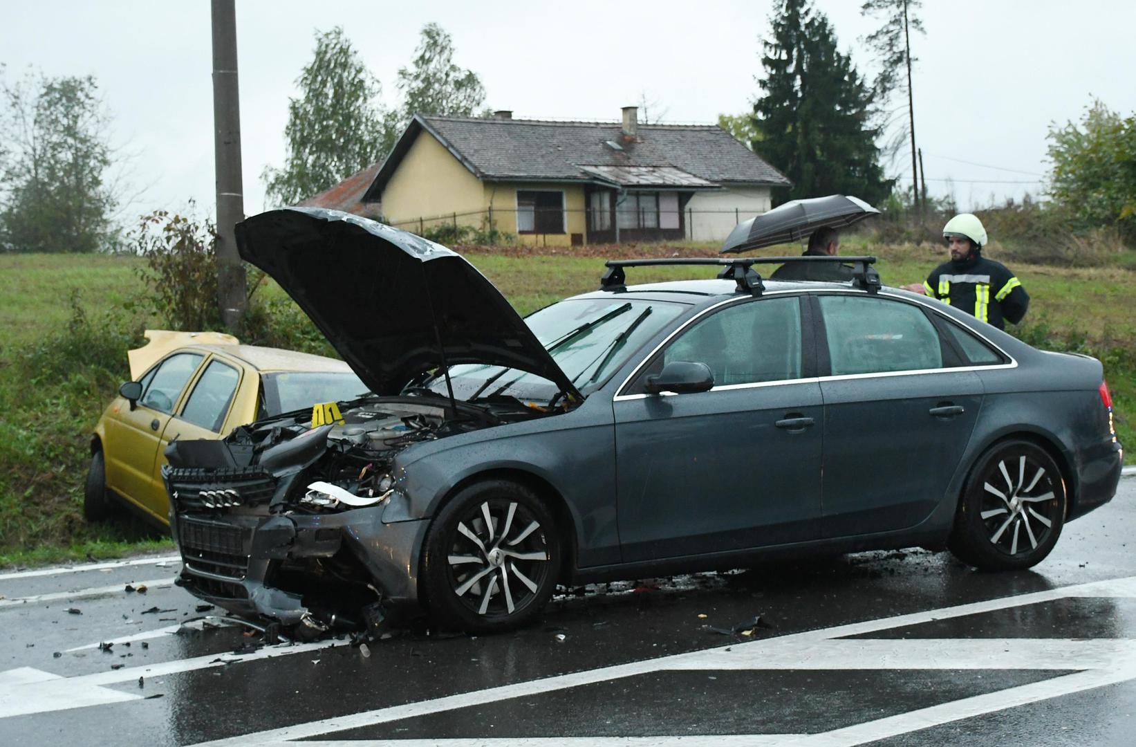 10.10.2021., Zazina - U prometnoj nesreci koja se oko 16,35 sati dogodila na drzavnoj cesti Sisak-Zagreb sudjelovala su dva osobna automobila, pri cemu je jedna osoba poginula. Policija obavlja ocevid