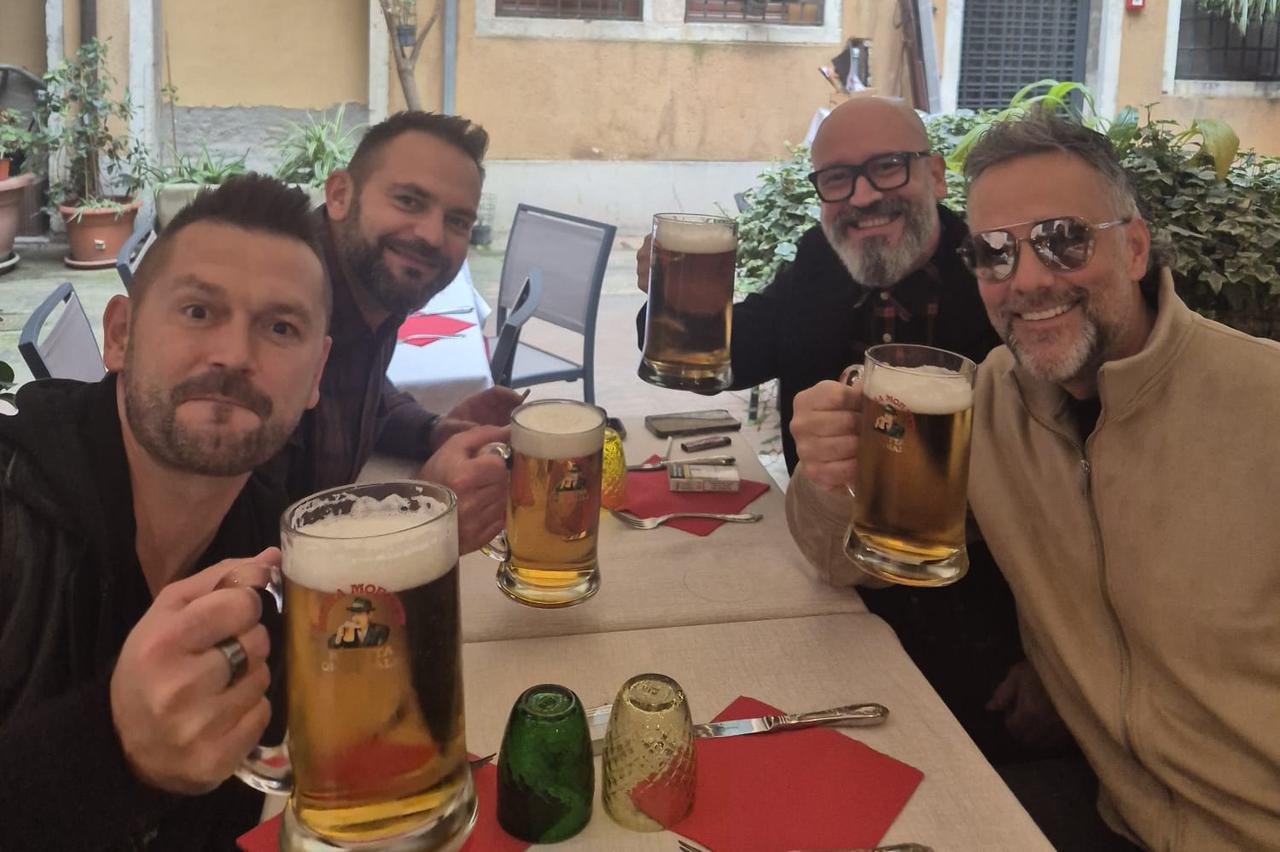 Koprivnica: Tomislav Bralić i klapa Intrade nastupili na Adventu