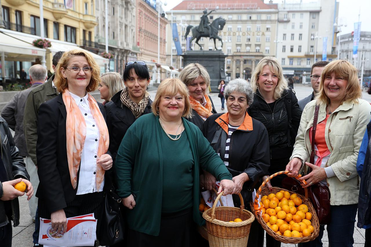 Članice HNS-a dijelile med i mandarine povodom Svjetskog dana hrane