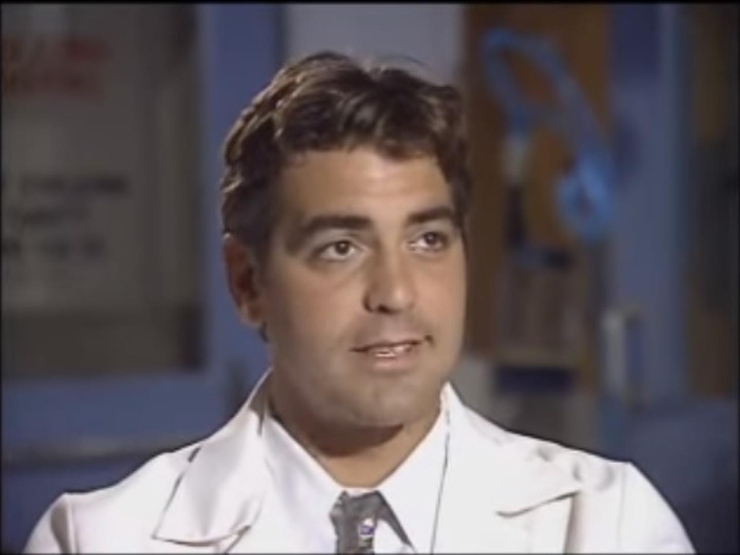  Hollywood je osvojio ulogom u seriji "Hitna služba" u kojoj je igrao doktora Douga Rossa. U nekoliko navrata Clooney je proglašen najzgodnijim i najpametnijim muškarcem.