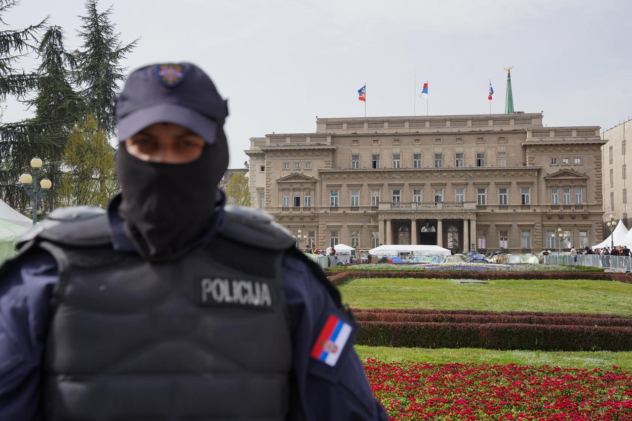 Beograd: Jake policijske snage oko Pionirskog parka u kojem su studenti koji hoće da uče 