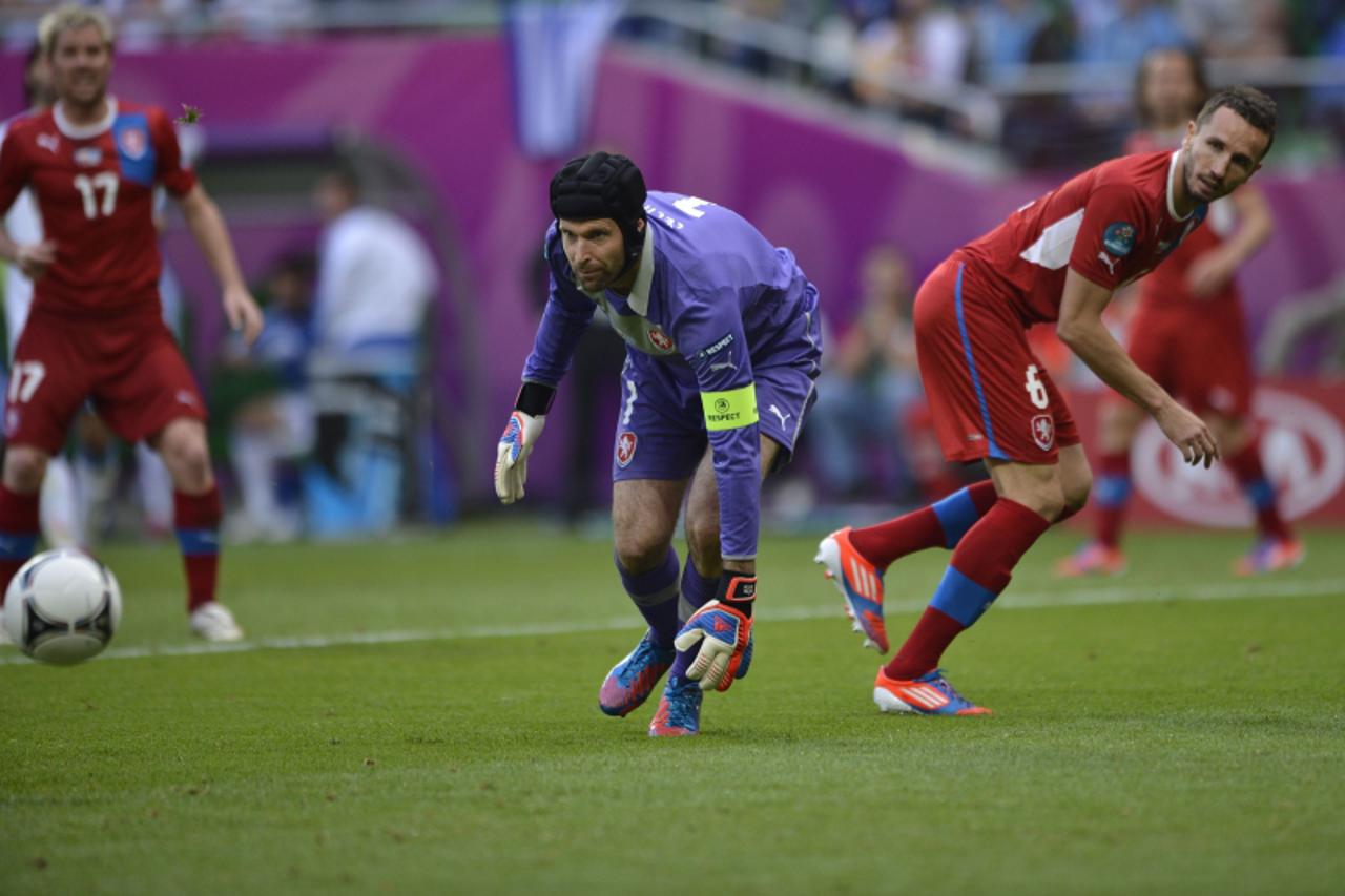 'Czech goalkeeper Petr Cech (C) looks at the ball going in the goal net during the Euro 2012 championships football match Greece vs Czech Republic on June 12, 2012 at the Municipal Stadium in Wroclaw.