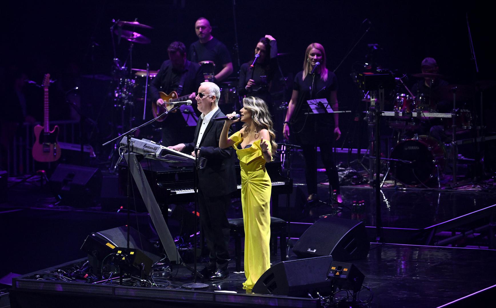 I drugu večer zaredom Arena Zagreb bila je epicentar najljepših emocija i stihova uz neponovljivog Sašu Matića koji je puna tri sata držao na nogama tisuće obožavatelja i priredio im još jedan Extra koncert godine za pamćenje.