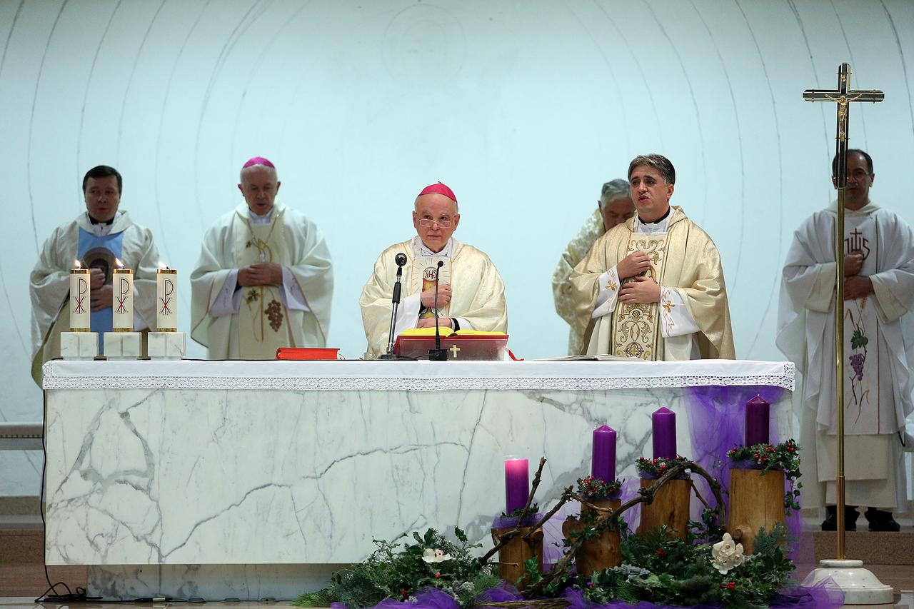 03.12.2014., Zagreb - U Crkvi Bezgresnog srca Marijina Apostolski nuncij Alessandro D'Errico predvodio je misu i propovijed.  Photo:Anto Magzan/PIXSELL