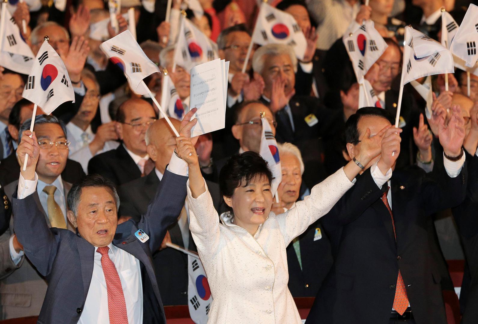 Южнокорейская оппозиция. Mitsubishi in South Korea Politics. Park Geun-Hye pre-election advertising.