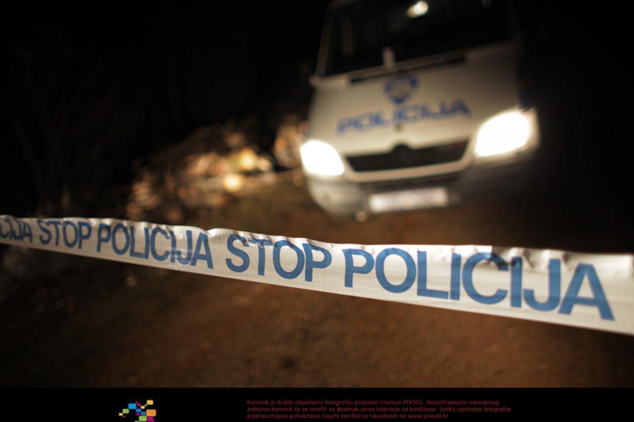 '28.02.2012., Golubic - U mjestu Golubic pokraj Obrovca zivot je izgubila jedna osoba dok je druga osoba ozlijedjena te prevezena u Opcu bolnicu Zadar. Kao razlog tragedije navodi se eksplozivna napra