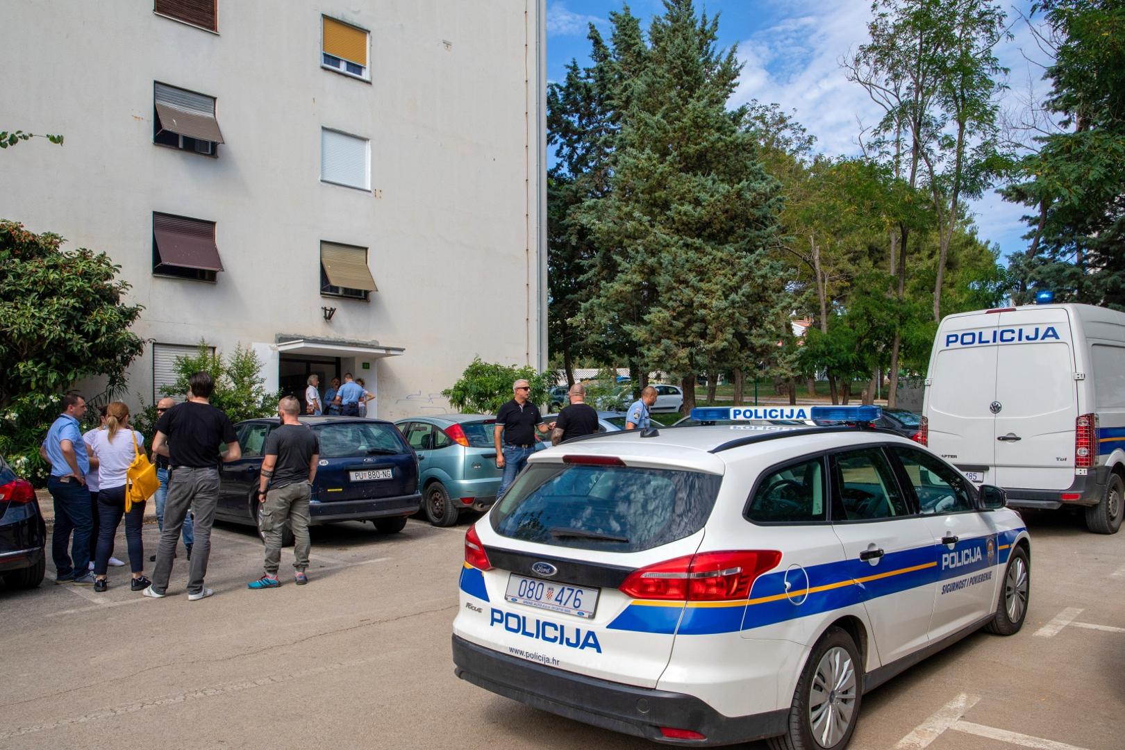 25.06.2020., Pula - 
Policijski ocevid u Zoranicevoj ulici gdje je u stanu pronadjeno mrtvo tijelo zene.
Photo: Srecko Niketic/PIXSELL