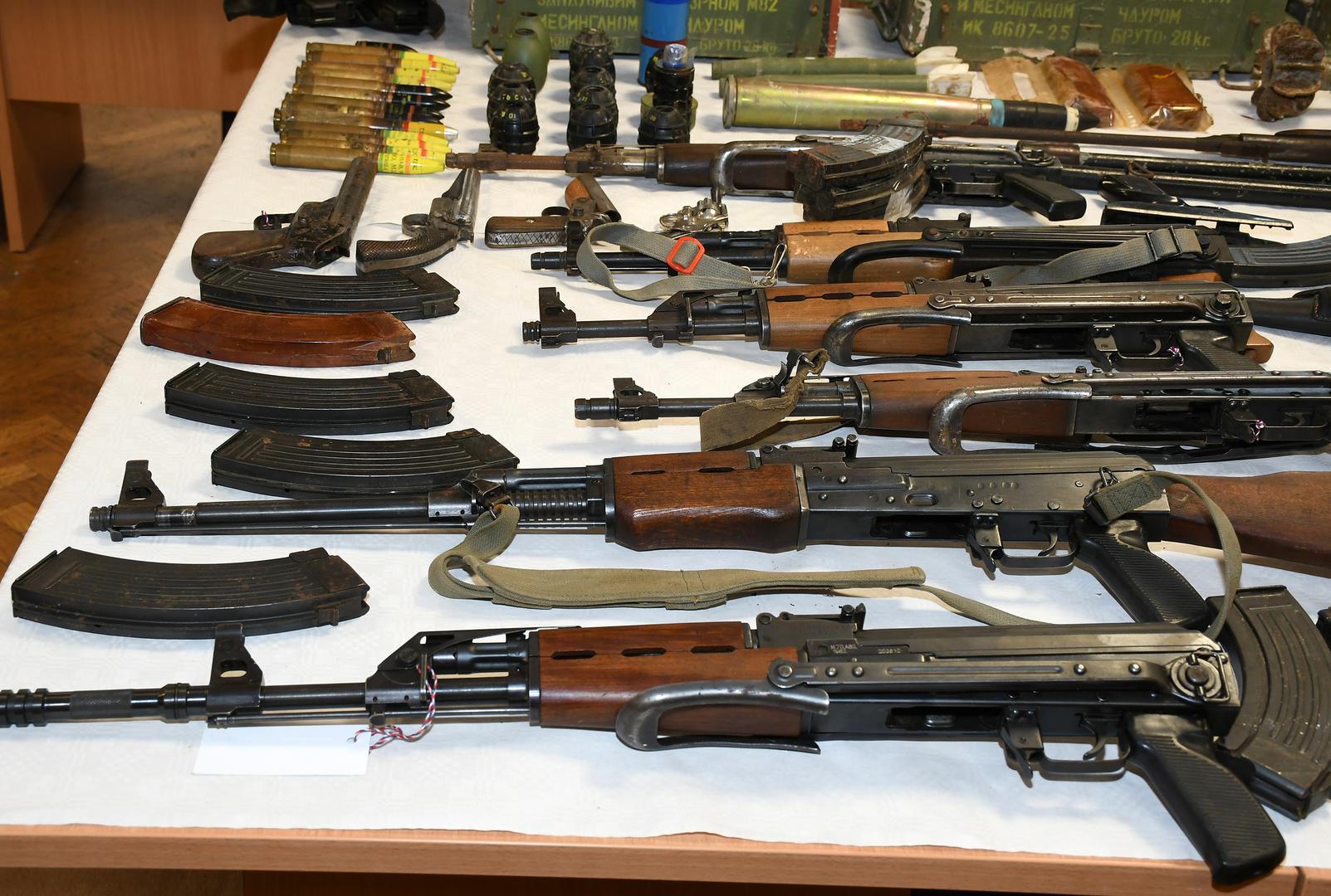 Posebno je pohvalio ulogu medija, koji su građane pravovremeno informirali i omogućili im da anonimno i bez straha od sankcija predaju oružje.