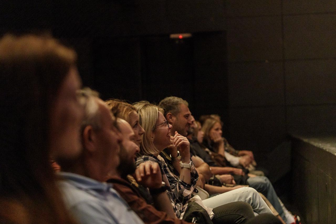 Zagreb: Kazalište KNAP otvara sezonu komedijom „Kod kuće je najgore“