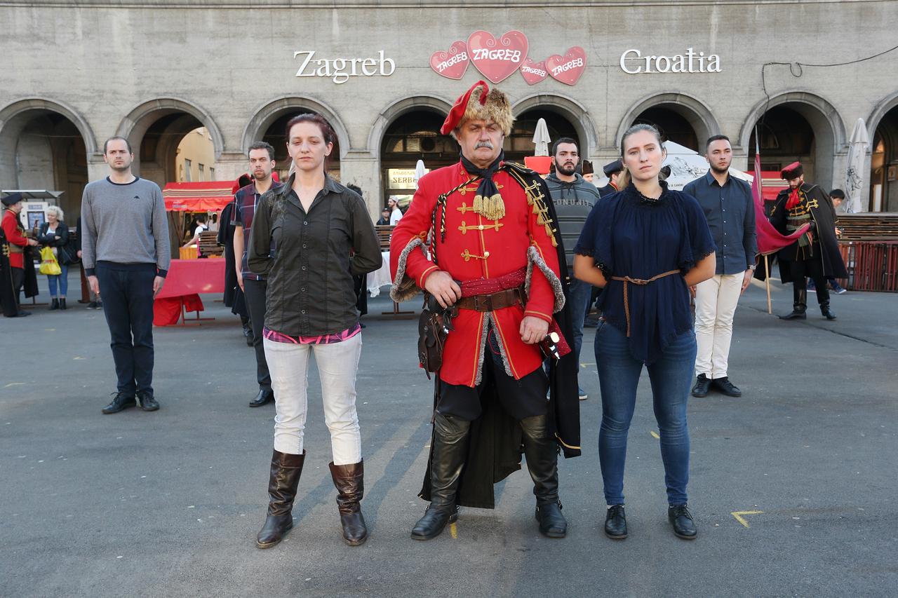 10.04.2017., Zagreb - Pocasna satnija Kravat pukovnije na svecanoj ceremoniji na Dolcu odabrala je petero novaka. Ceremonija odabira novaka odrzana je pod vodstvom Zeljka Matejcica, zapovjednika Pocasne satnije Kravat pukovnije, a glasovalo se 