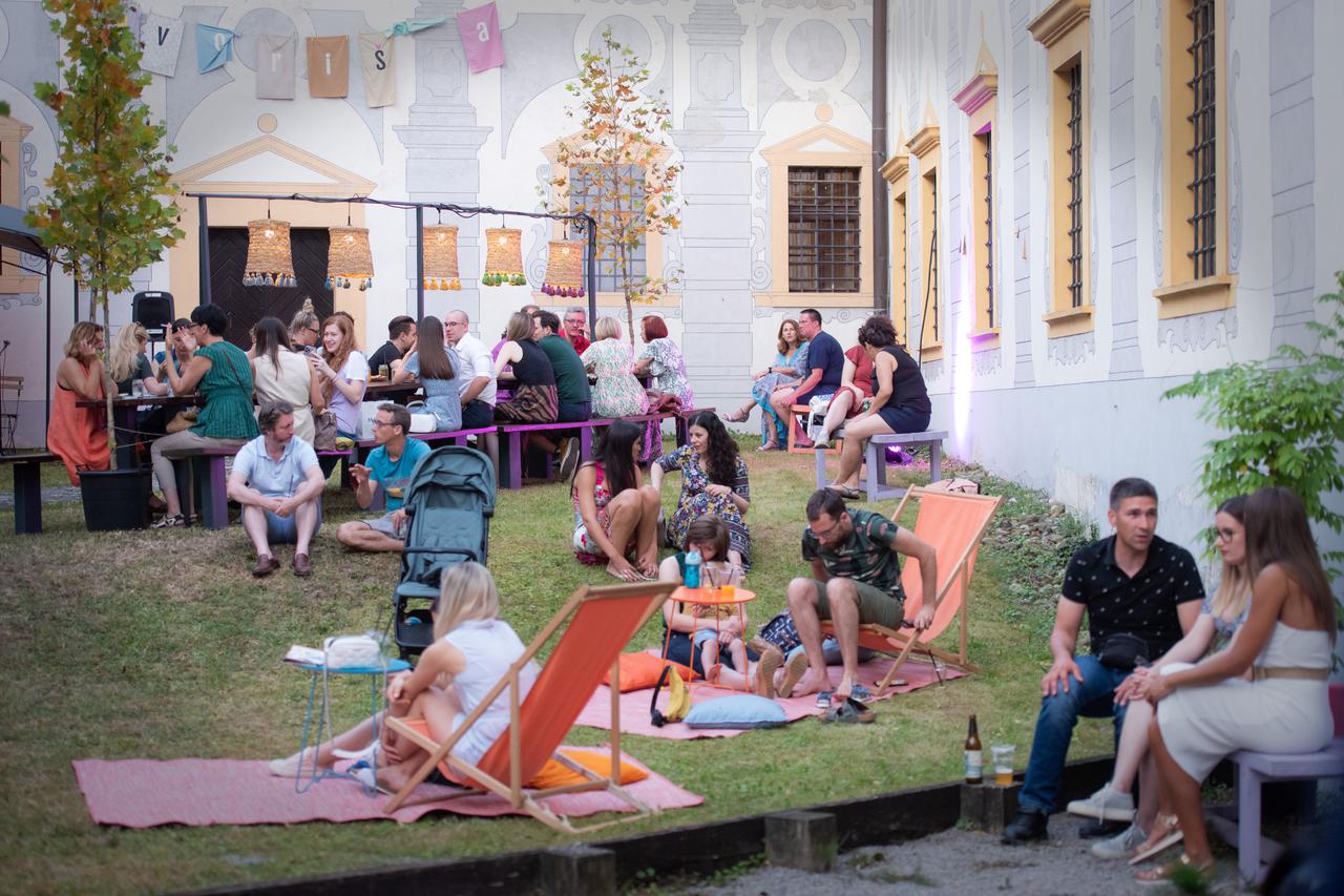 Zagreb : Atmosfera na manifestaciji Dvorišta