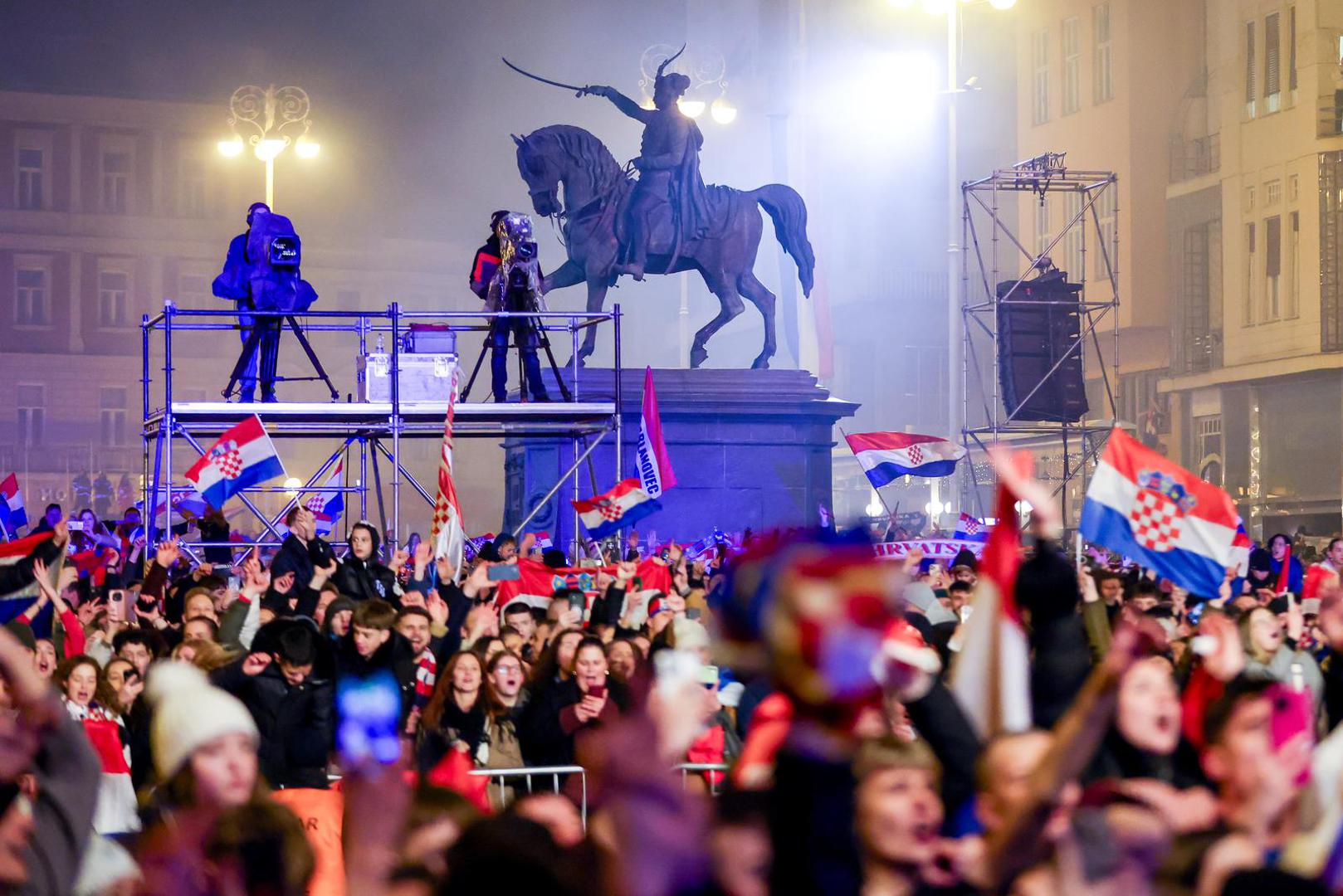 Hrvatska je u nedjelju pobijedila Island u Herningu i osvojila je broncu, a Grad Zagreb je već počeo organizirati doček, no nisu pristali na to da na Trgu nastupi Marko Perković Thompson, nakon čega je Hrvatski rukometni savez odlučio da dočeka neće biti.