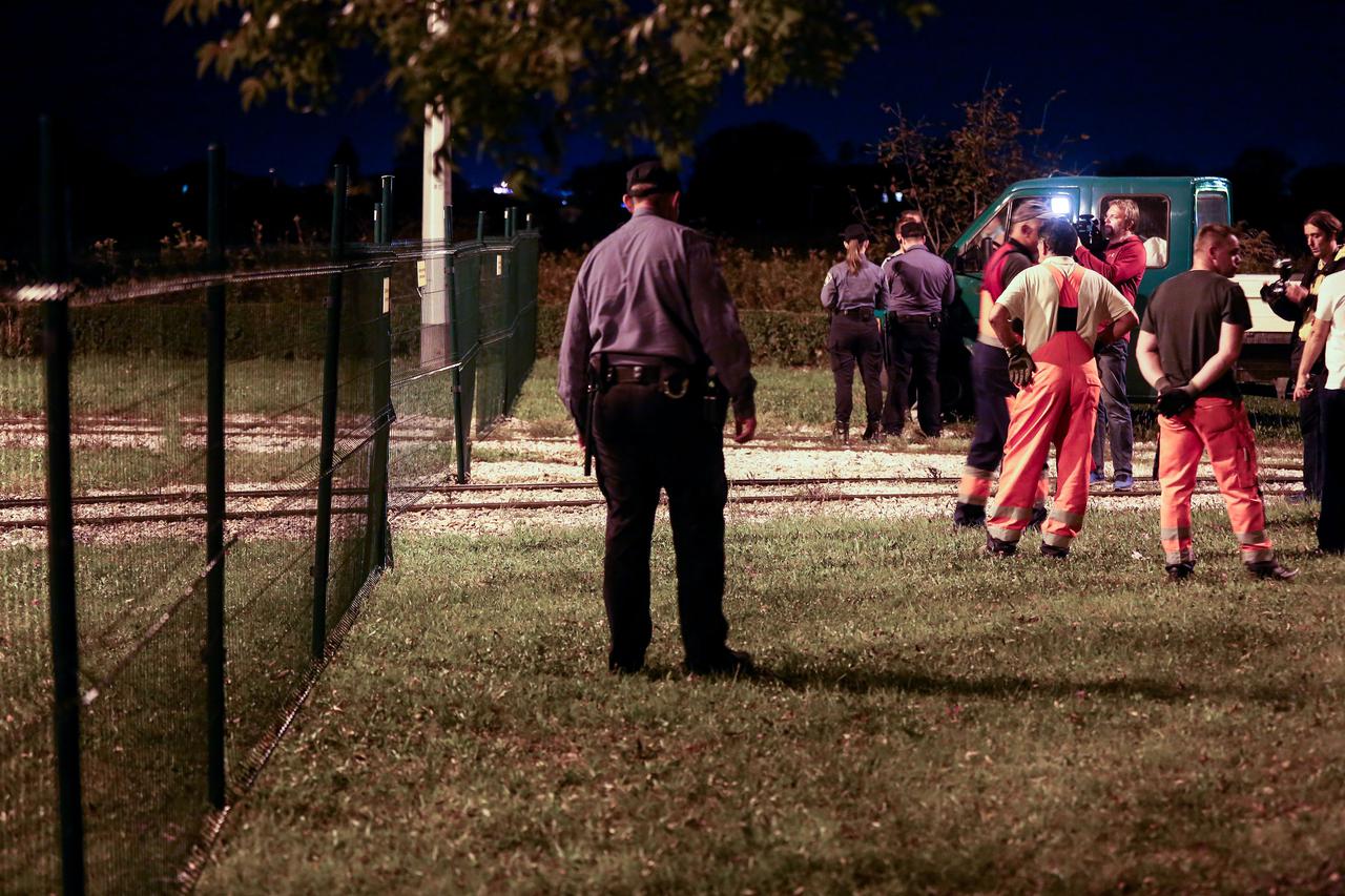 Zagreb: Obitelj postavila ogradu preko tramvajske pruge na okretištu u Prečkom