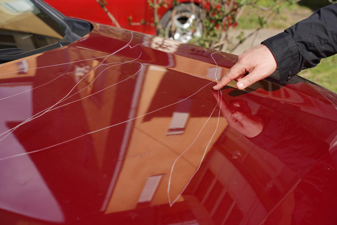 Banja Luka: Jedan od novinara kojemu je oštećen automobil nakon Dodikove najave kriminalizacije klevete