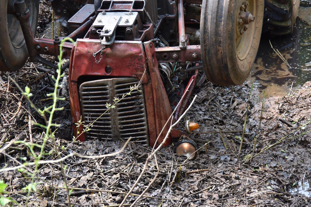 Mjesto traktorske nesreće nedaleko Barbana gdje su poginuli dijete i 74-godišnjakinja