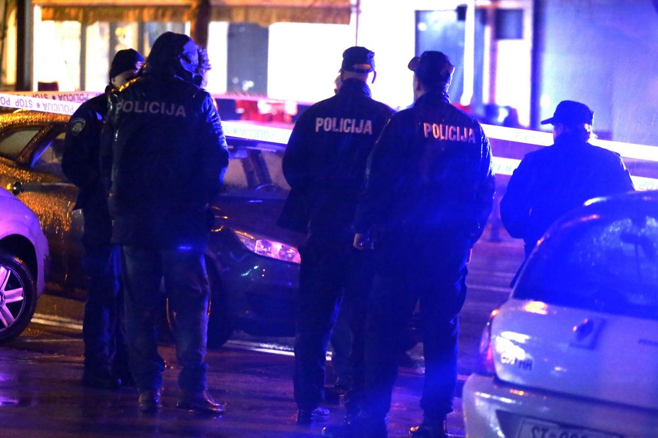 Split: Na ulici pronađen mladić, obje noge su mu propucane