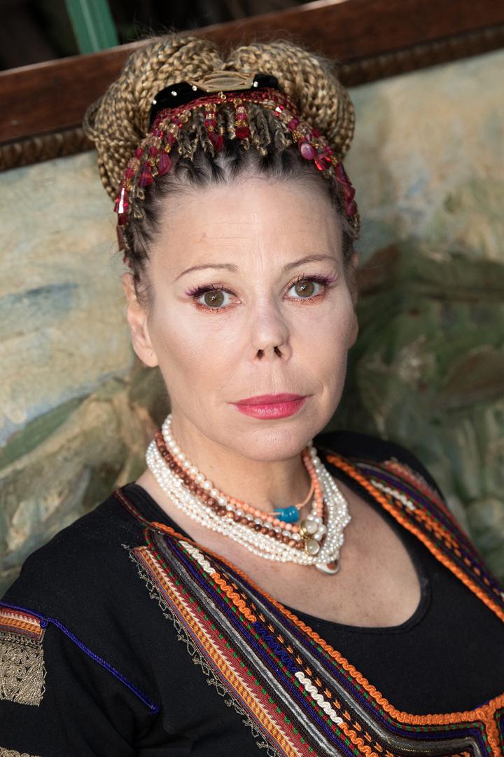 Otkrila je i da nakon dugogodišnjeg boravka u Maroku, obitelj sada živi u Bugarskoj. "Oduvijek sam željela živjeti ovdje. U Bugarskoj sam se udala, u Bugarskoj sam dobila sina Simeona. A sada sam ispunila san: živjeti u Bugarskoj. Naš svakodnevni život je kao u svakoj obitelji."