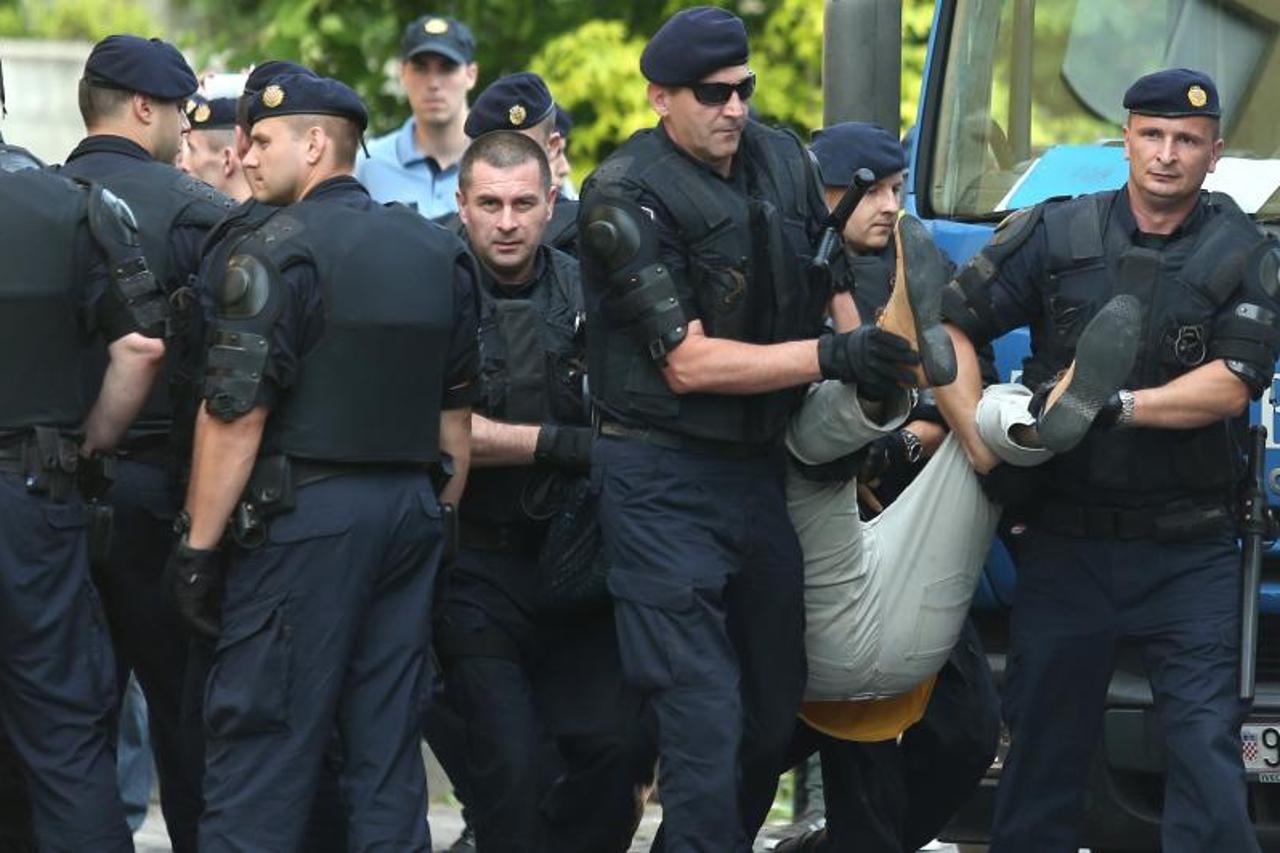 Deložacija na Črnomercu