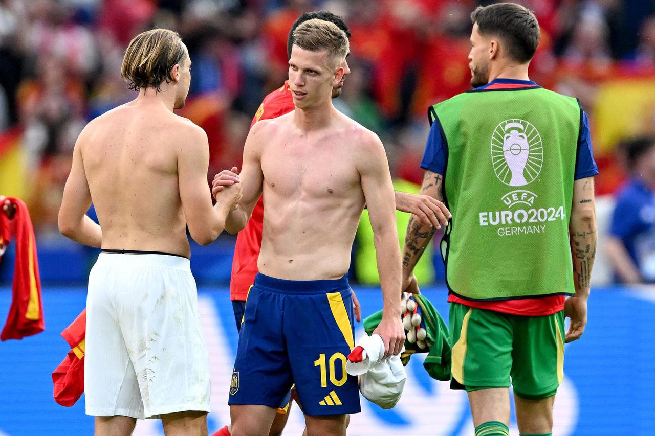 Berlin: Dani Olmo i Lovro Majer nakon utakmice su razmijenili dresove
