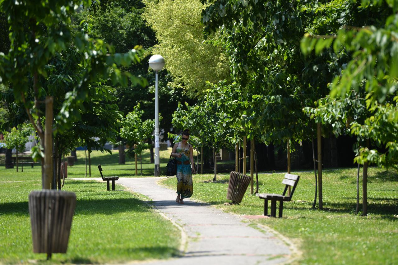 Zagreb: Dje?ji park na Trešnjevci potpuno prazan zbog vru?ine