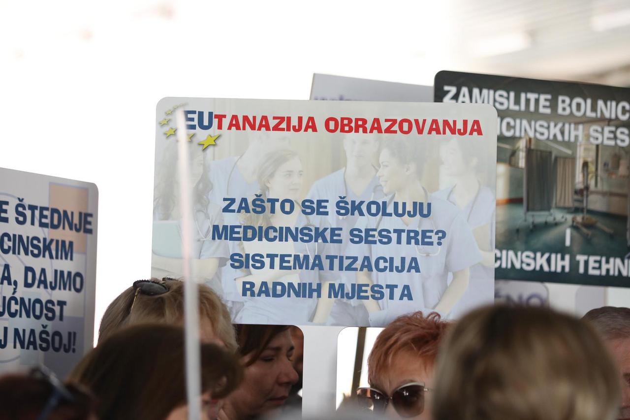 Prosvjed medicinskih sestara i tehničara ispred Ministarstva zdravstva