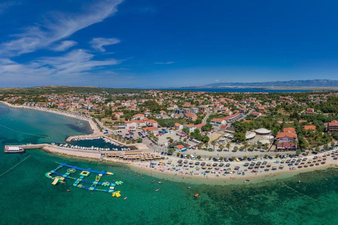 Turisti?ka patrola, Vir