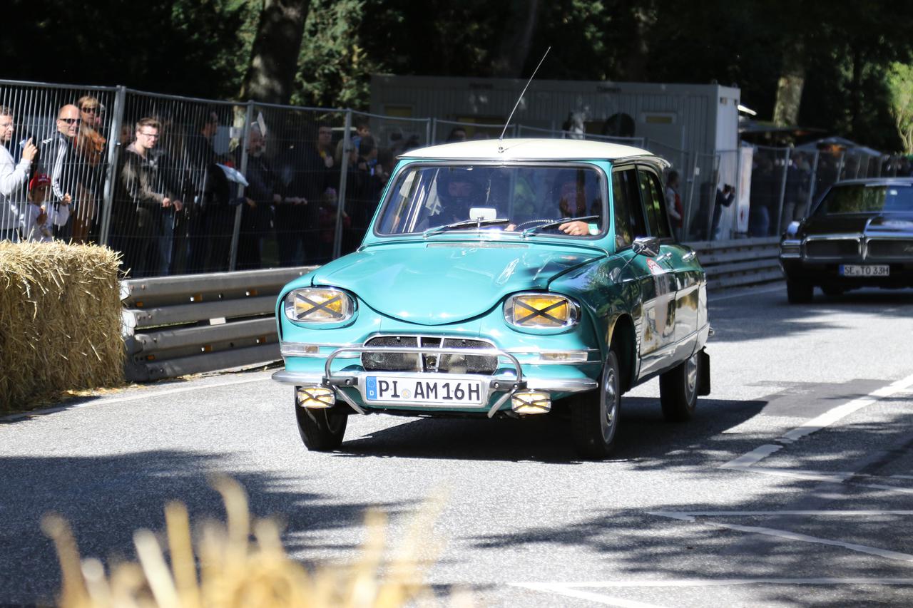 Automobili