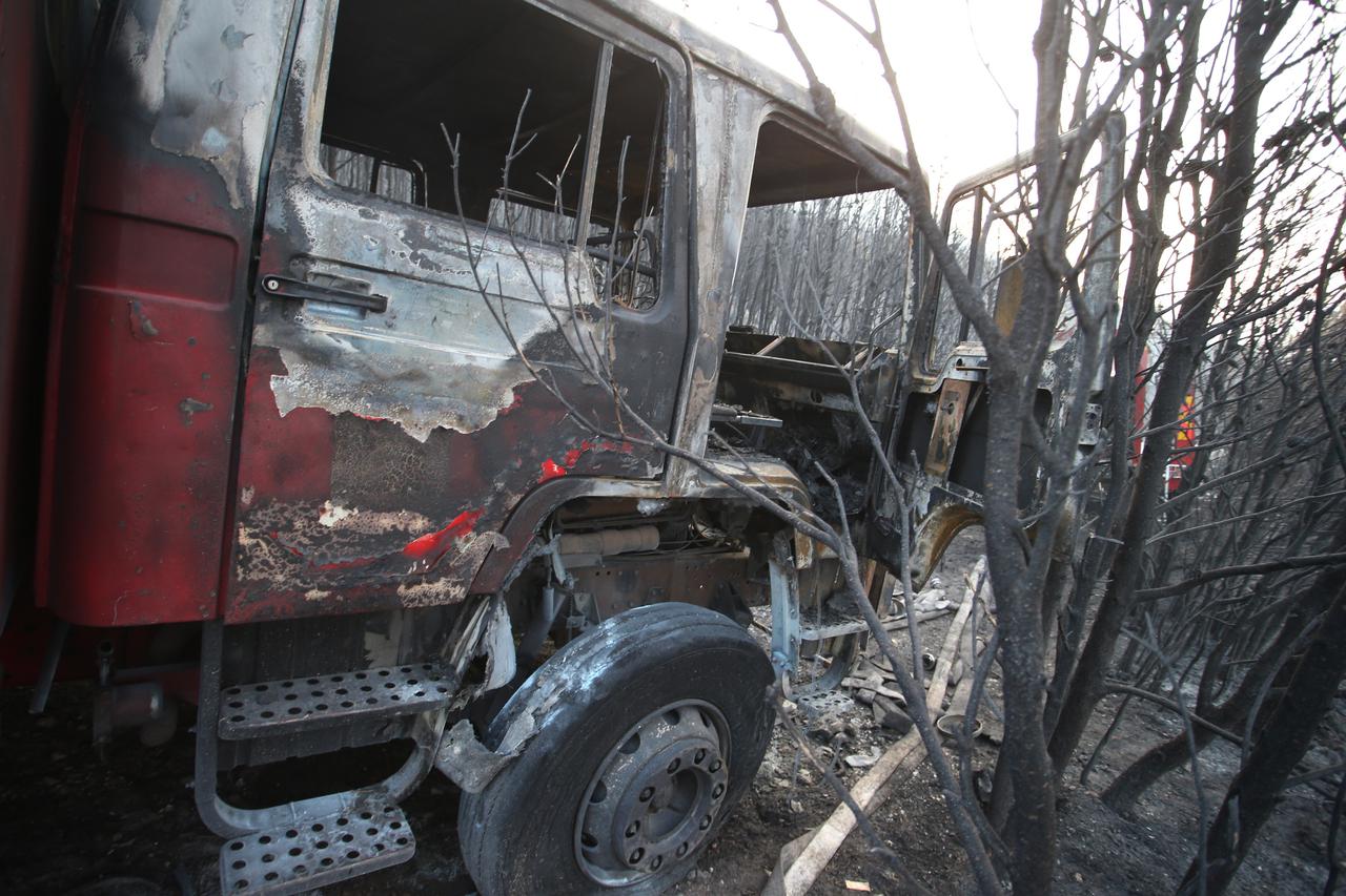 Vatrogasci probdjeli noć na požarištu kod Lokve Rogoznice