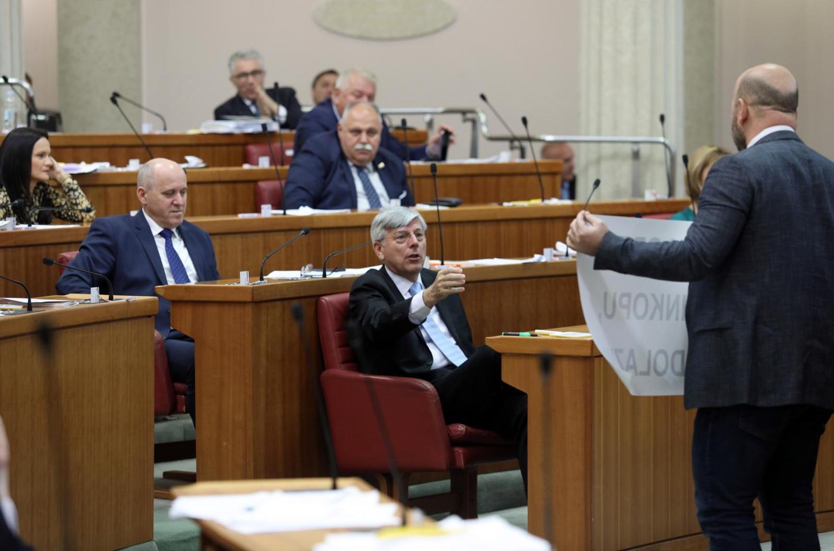 18.05.2020., Zagreb - Sabor je zadnji dan rada 9. saziva poceo iznosenjem stajalista zastupnika, a glasovanje o raspravljenim tockama dnevnog reda i raspustanju Sabor. Zeljko Reiner, Gordan Maras. Photo: Patrik Macek/PIXSELL