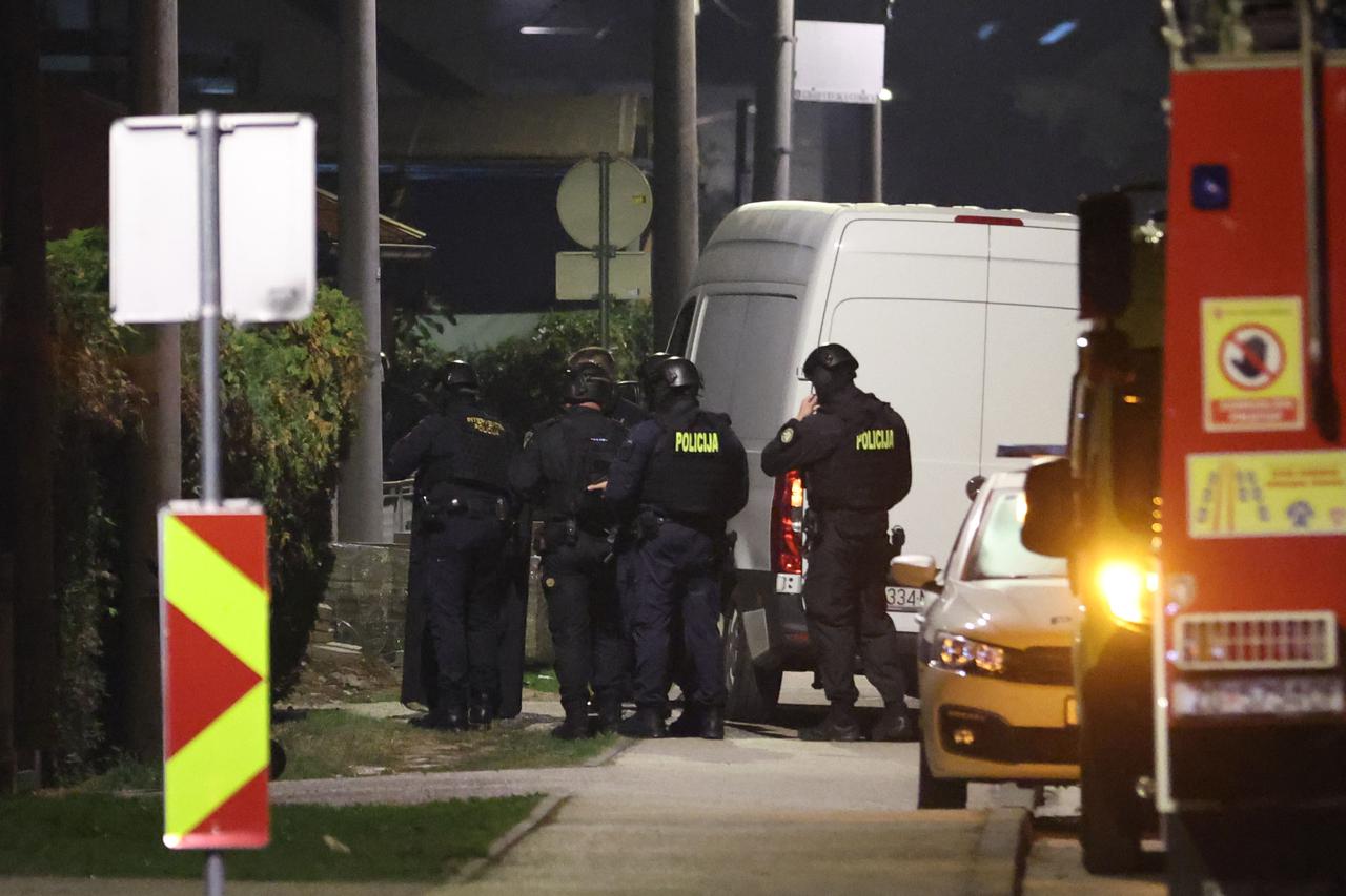 Velika Gorica: Specijalna policija i vatrogasci na terenu, Fabijančićeva ulica blokirana