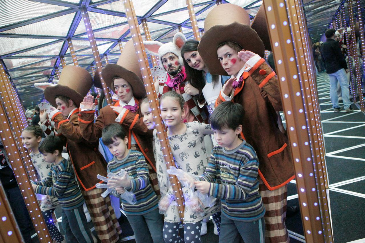 Prvi put u Hrvatskoj - zrcalni labirint SKY MAZE!