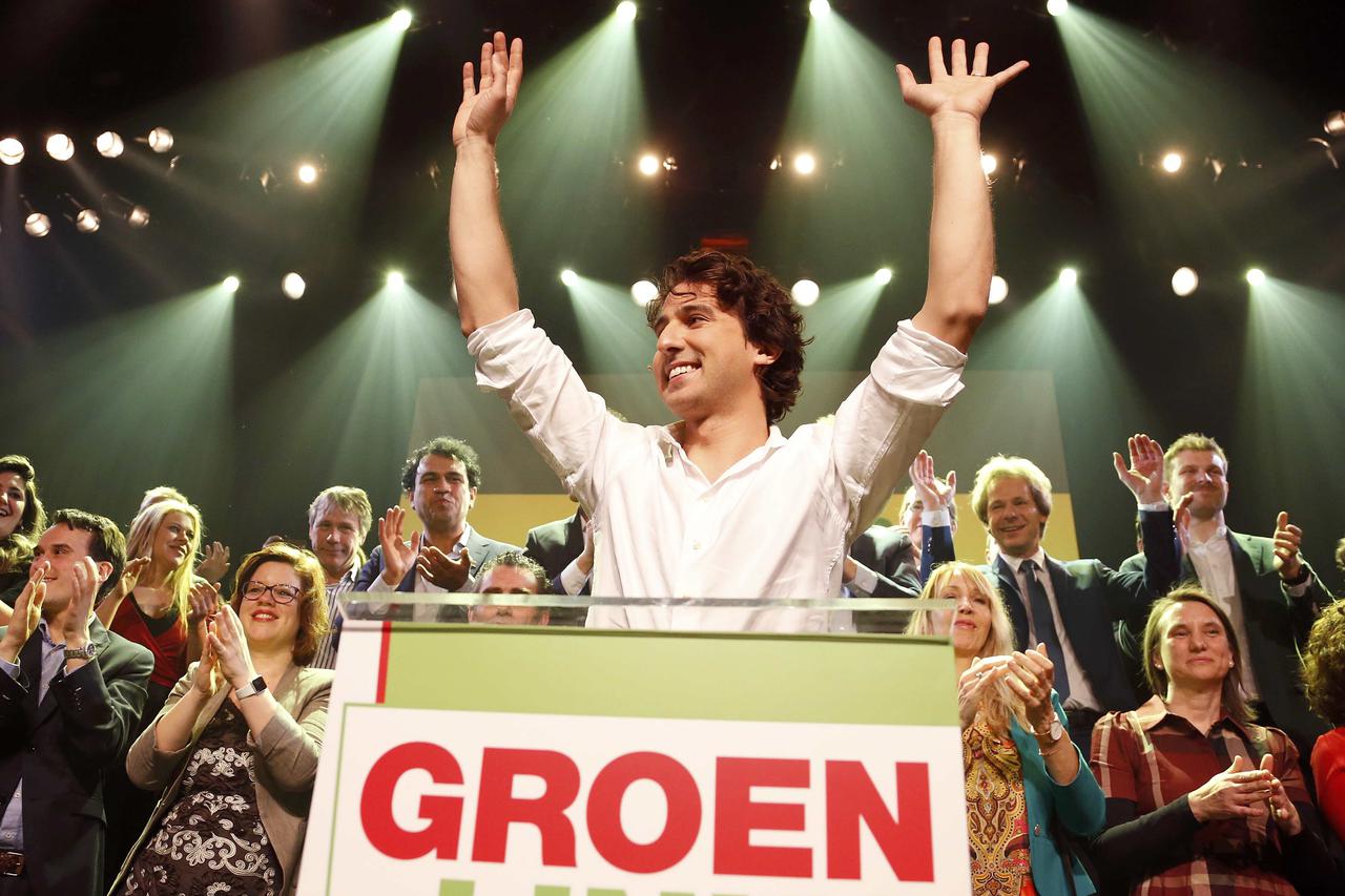 Rođen 1. svibnja 1986., Klaver je oženjen i otac je dvoje djece