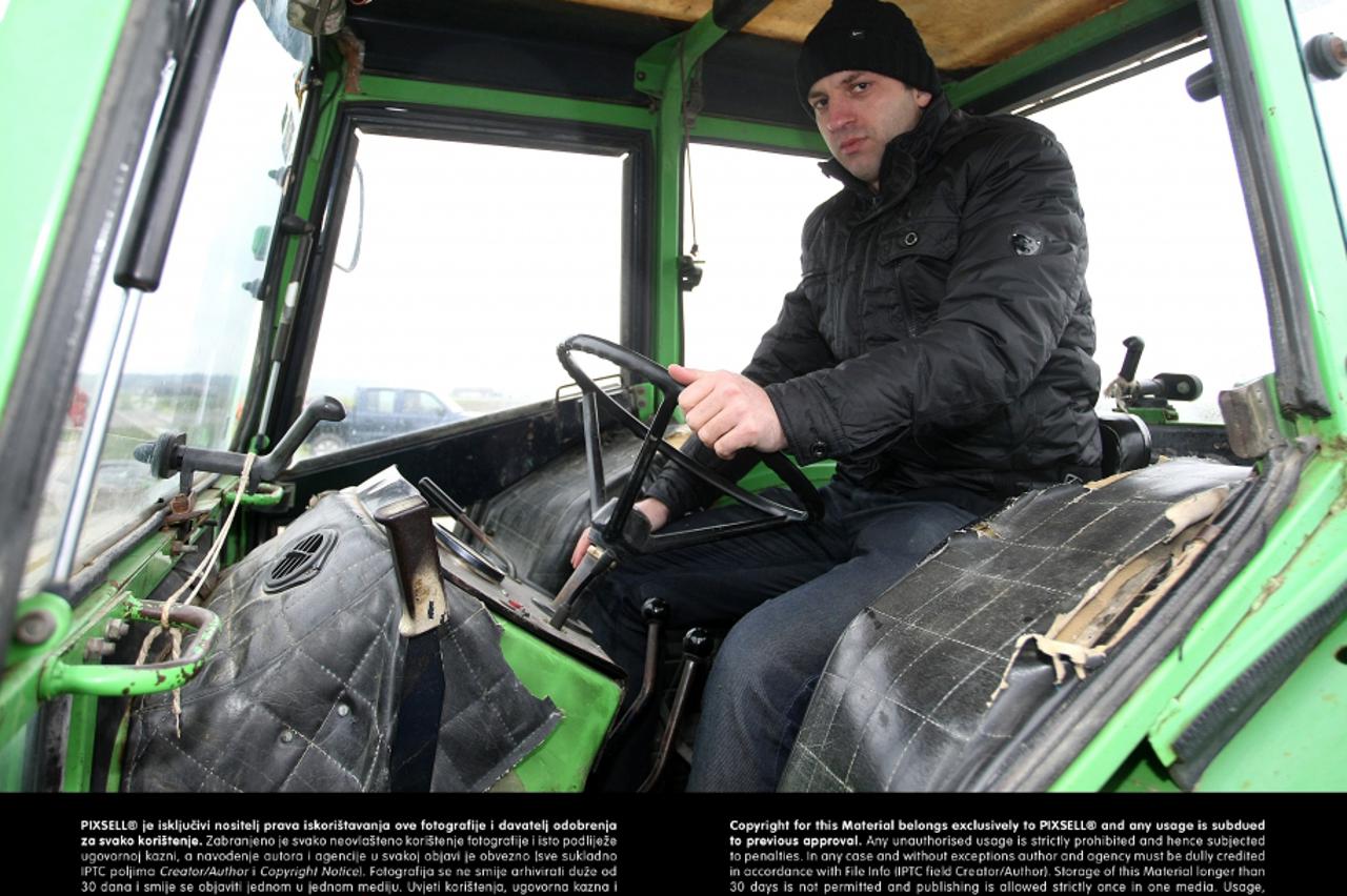 Josip Tomičić portal (1)