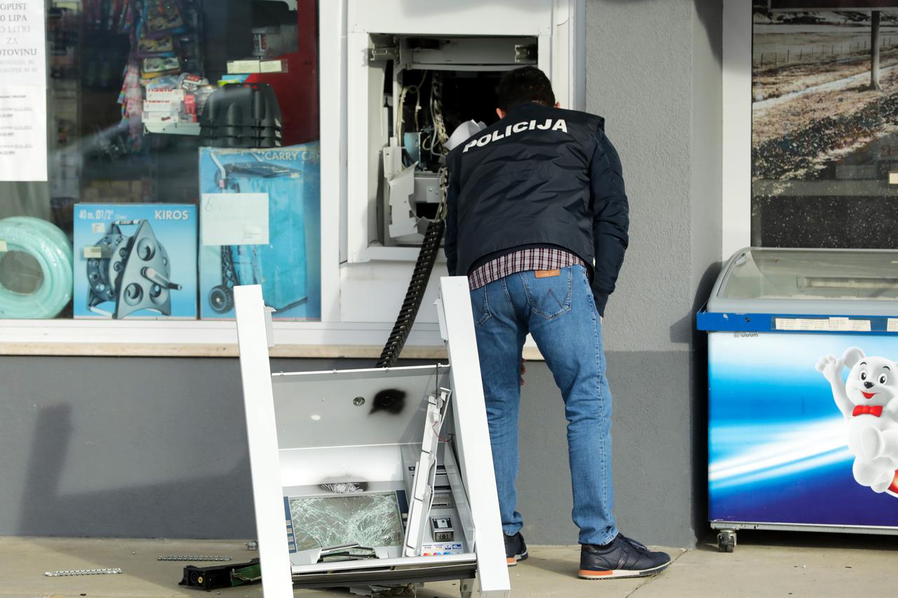 U Donjem Laduču kod Zaprešića eksplozivom je raznesen bankomat