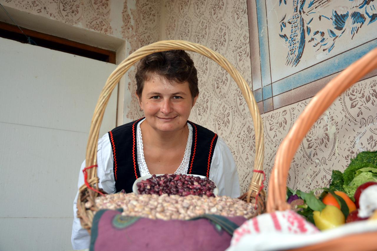 19.09.2016., Bjelovar, Zrinski Topolovac - Petrina Dijanek iz Zrinskog Topolovca biti ce predstavnica Bjelovarsko-bilogorske zupanije na zavrsnici izbora za najuzorniju seosku zenu Hrvatske. Petrina je nositeljica OPG-a Dijanek na kojemu sa suprugom i pet