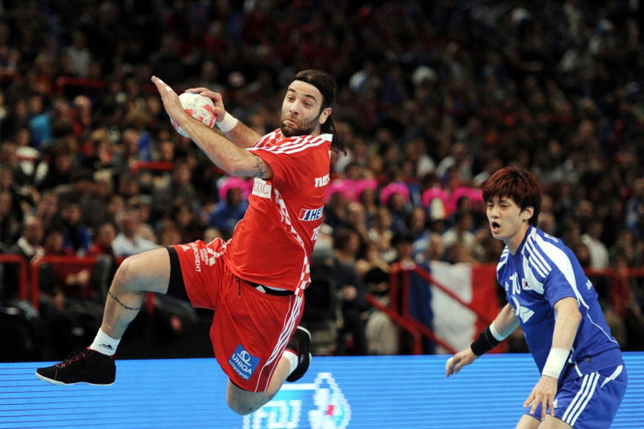 'Croatia\'s Ivano Balic jumps to score a goal during the Paris handball tournament match Croatia vs. South Korea on January 8, 2011 at the Palais Omnisport de Paris-Bercy (POPB) in Paris. AFP PHOTO/MI