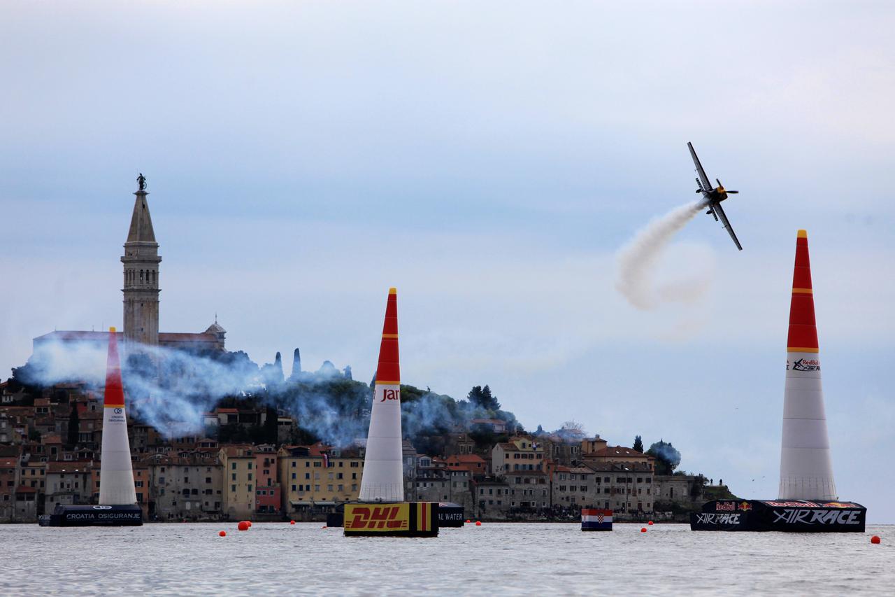12.04.2014., Rovinj - Red Bull Air Race Rovinj. Kvalifikacije master klase i challenger kup kojoj su prve tri pozicije u master klasi osvojili Hannes Arch, Paul Bonhomme i Nigel Lamb. u Challenger kupu prva tri mjesta osvojili su Francois Le Vot, Tom Bene