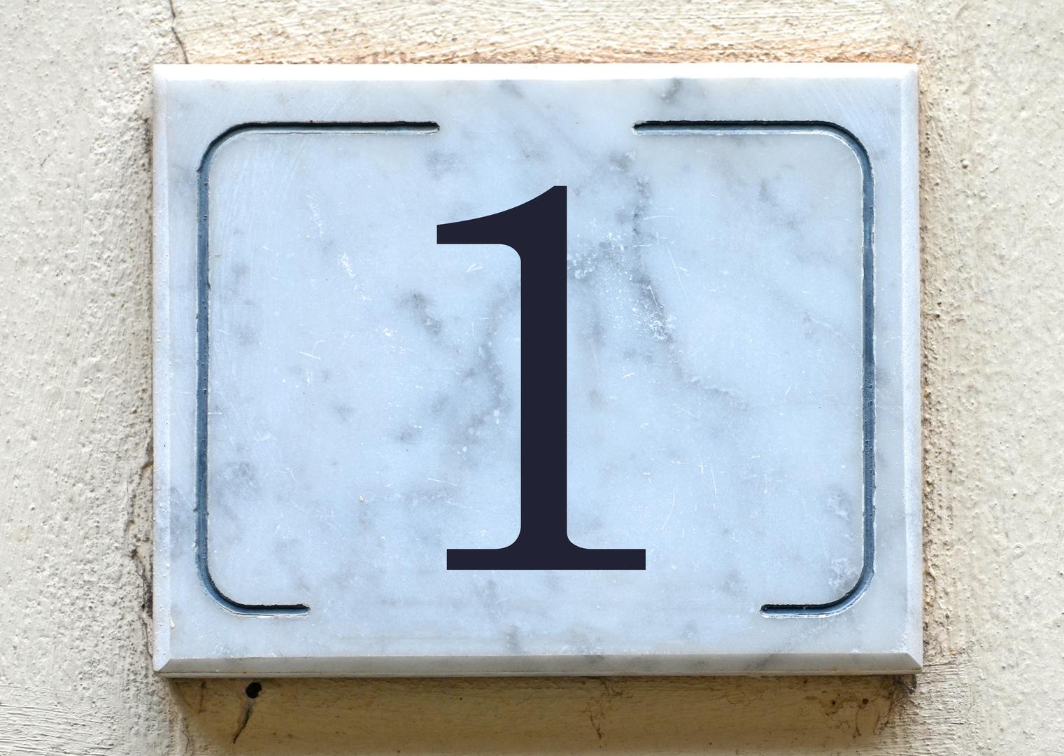 Kućni broj 1 – Mjesto novih početaka: Neovisnost, snaga i jasno usmjerenje pulsiraju ovim prostorom. Dom s brojem jedan zrači inicijativom i tihim samopouzdanjem. Vizije se ovdje rađaju bez potrebe za odobravanjem – samo s vjerom u napredak. Zidovi ovog prostora rijetko čuju sumnju.