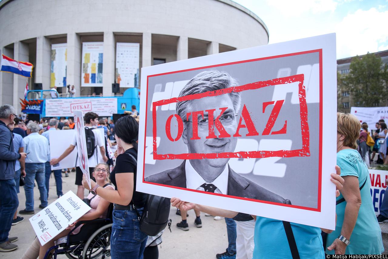 Zagreb: Održan prosvjed "Dajemo vam otkaz" ispred sjedišta HDZ-a