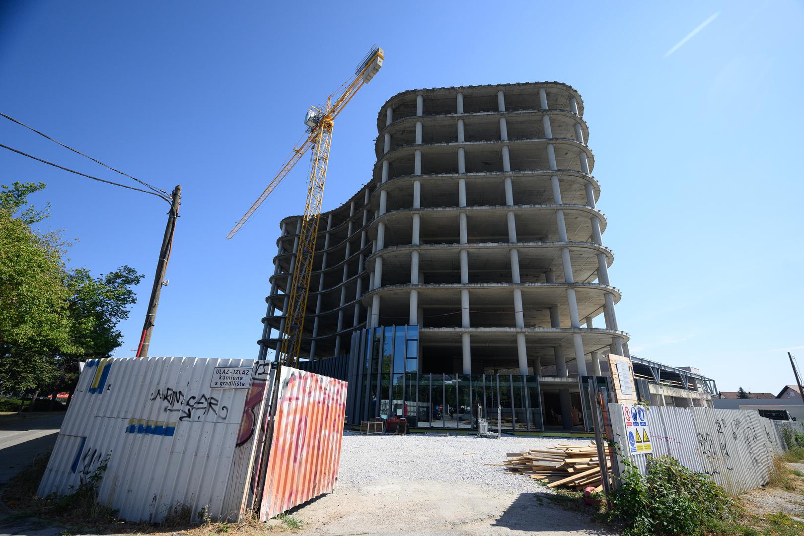  Prema najavama, u njemu će se nalaziti uredi, trgovine, teretana te zdravstveni sadržaji. Završetak projekta očekuje se tijekom 2027. godine, a kako trenutačno izgleda gradilište, zabilježio je fotograf PIXSELL-a Davor Puklavec.
