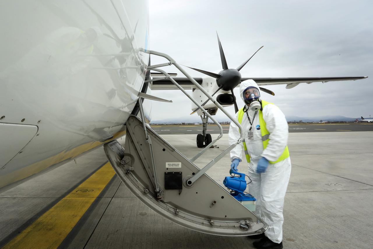 Dezinfekcija aviona Croatia Airlinesa zbog koronavirusa