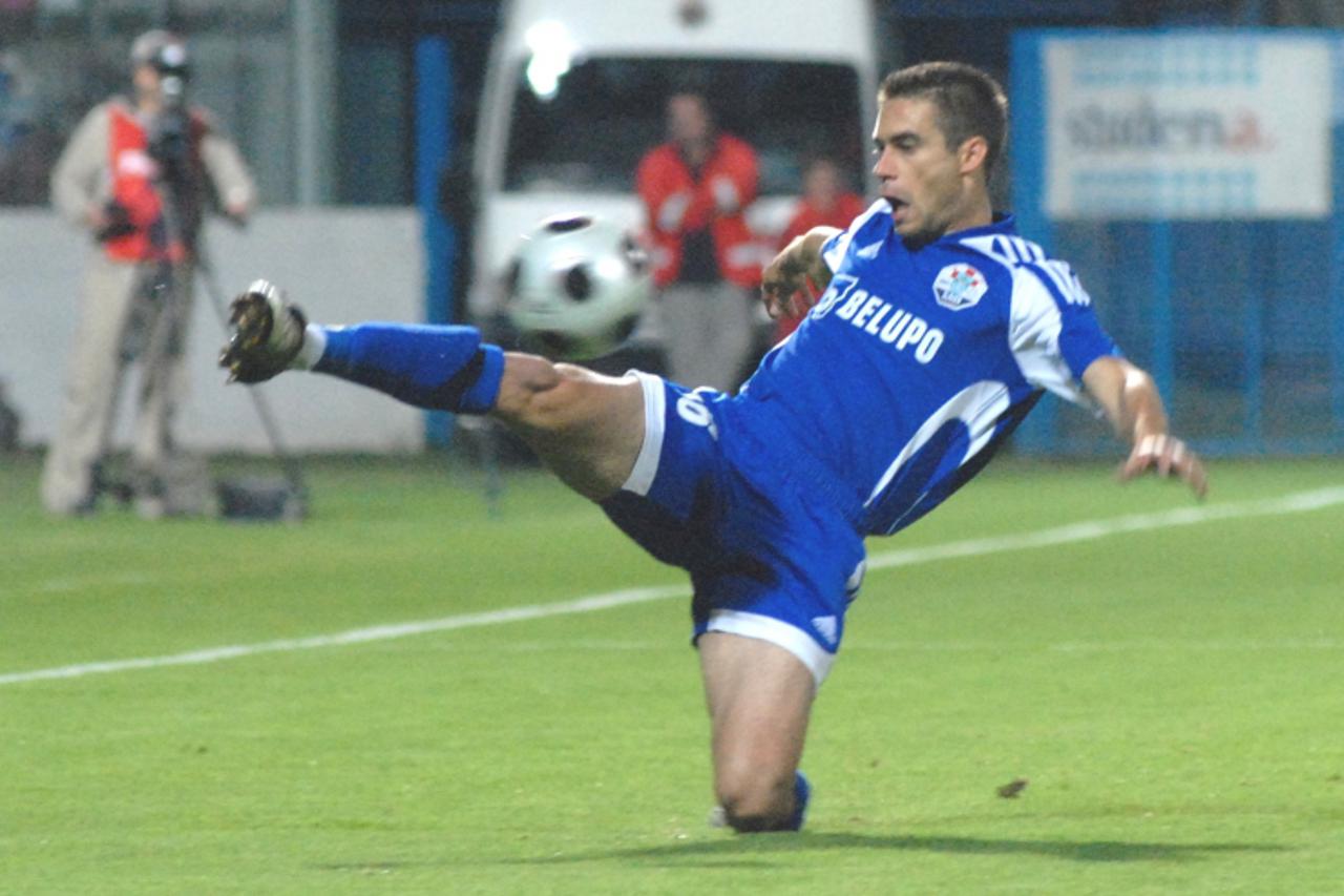 'pod 02. 10. 2009.Koprivnica vedran puric izborio se za prvi sastav slaven belupa protiv zadra, koprivnica Photo: Josip Maljak/ Vecernji list  '