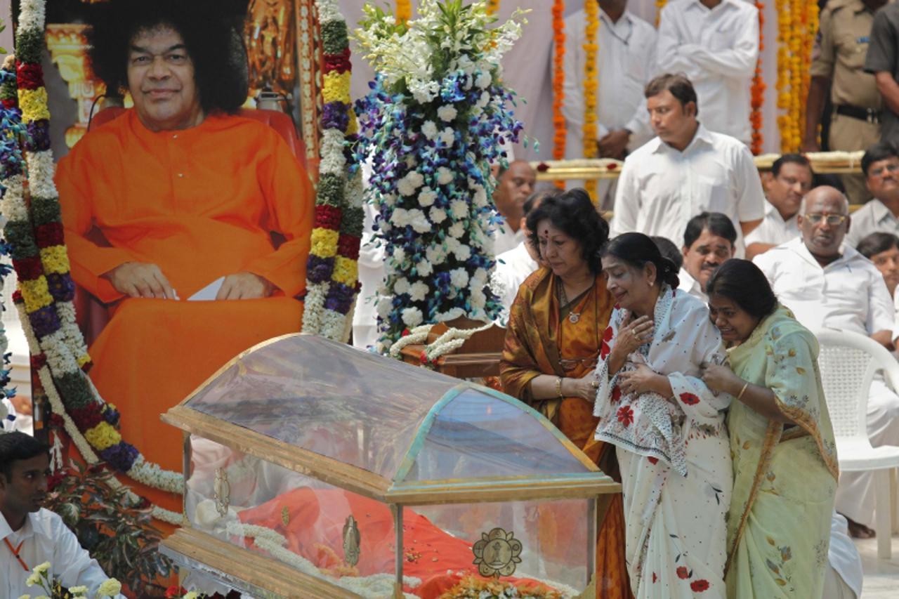 \'Devotees cry as they pay their last respects to spiritual guru Sri Sathya Sai Baba at an ashram at Puttaparti in the southern Indian state of Andhra Pradesh April 25, 2011. Sai Baba, revered by mill