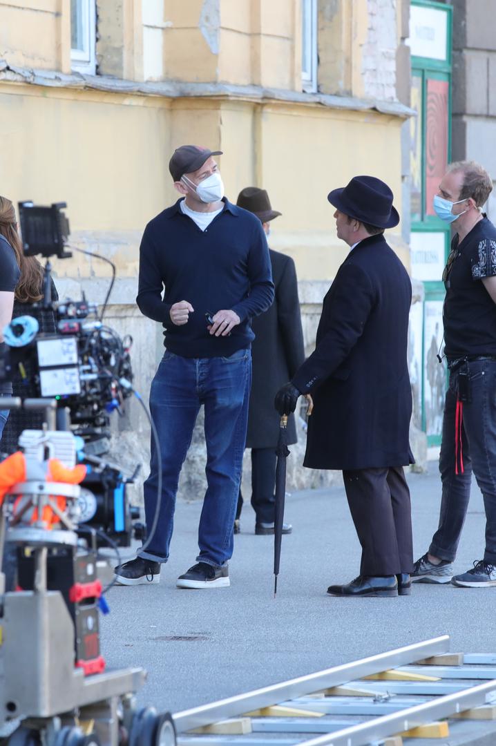 Zahvaljujući snimanju ove serije u Hrvatsku je stigao i slavni Oscarovac Rami Malek koji je podrška svojoj djevojci Lucy Boynton. 